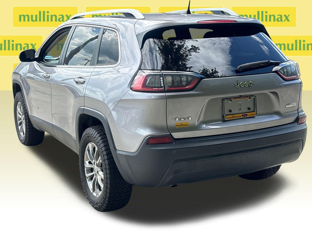 Used 2019 Silver Jeep Latitude Plus image 9