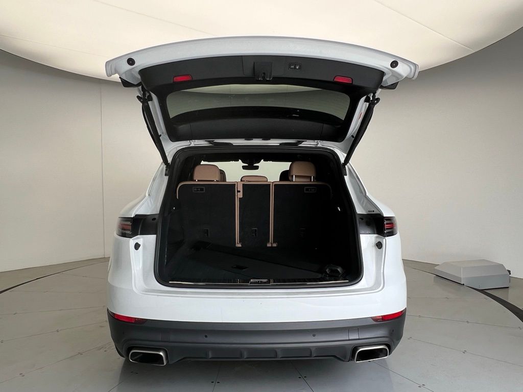 Thumbnail: 2021 Porsche Cayenne - 21