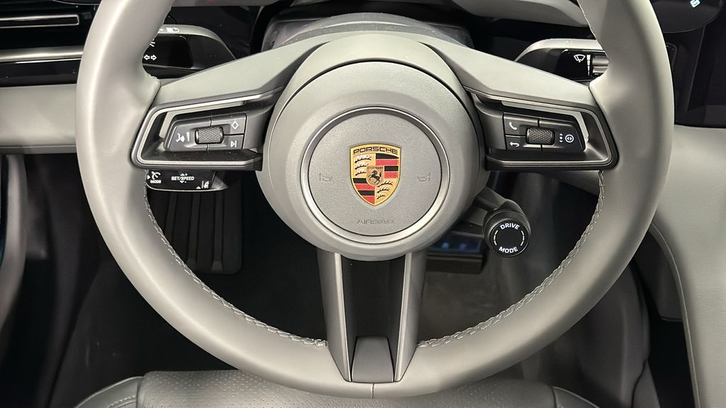 Thumbnail: 2025 Porsche Taycan - 18