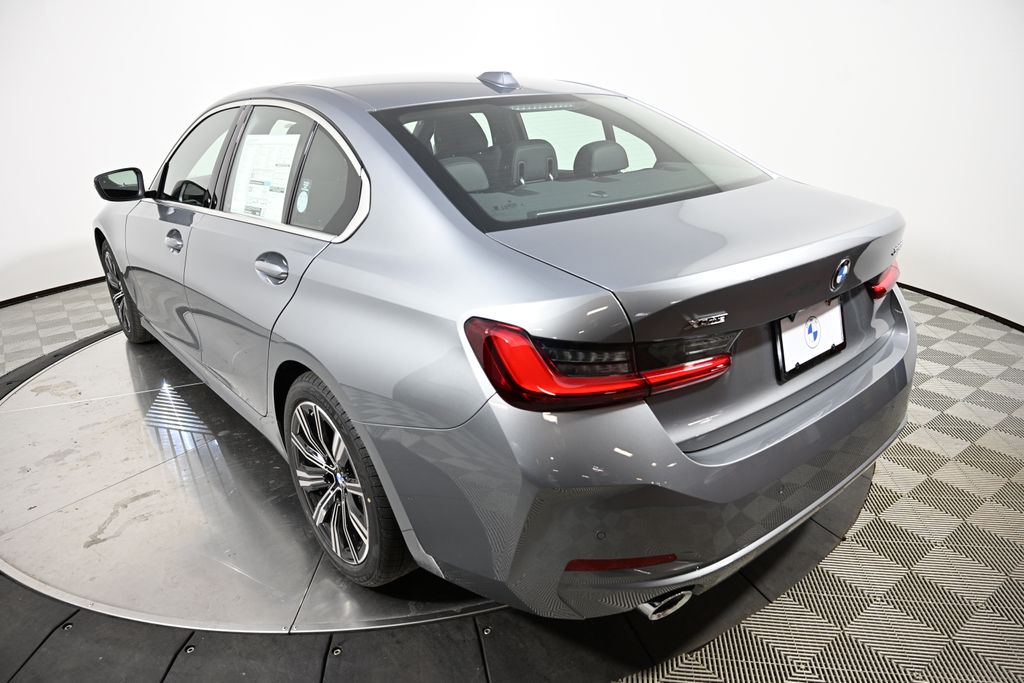 Thumbnail: 2026 BMW 3 Series - 3