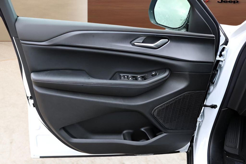 New Car 2025 Jeep Grand Cherokee L  Laredo For Sale Under $35,000 In Austin, Texas