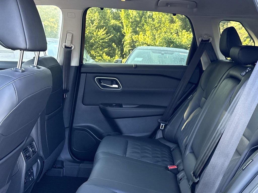 2026 Nissan Rogue Platinum - Photo 10