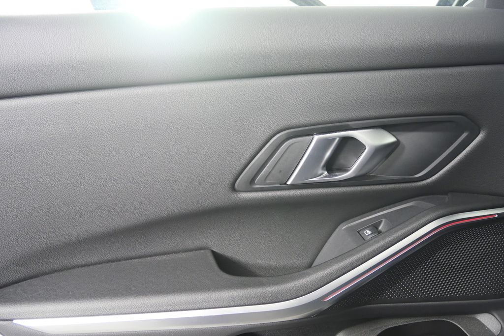 Thumbnail: 2025 BMW 3 Series - 13