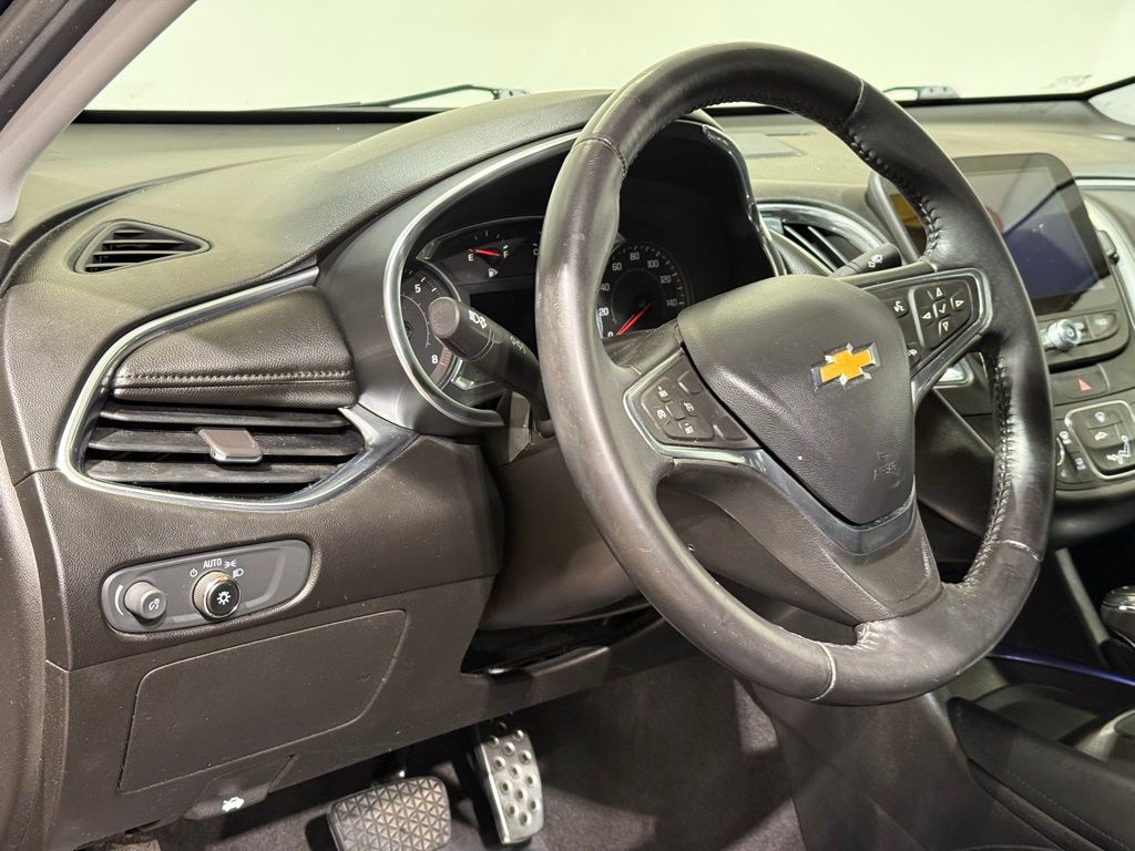 Thumbnail: 2017 Chevrolet Malibu - 18