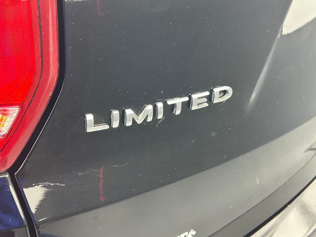 Used 2017 Shadow Black Ford Limited image 43