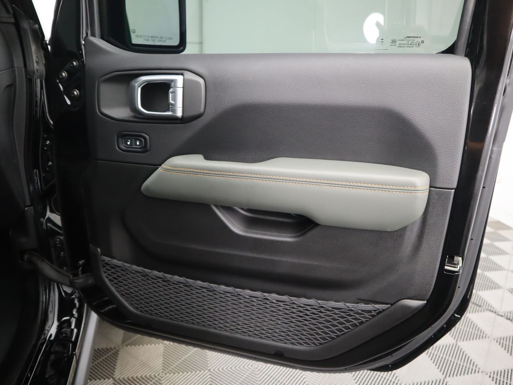 Thumbnail: 2024 Jeep Gladiator - 25