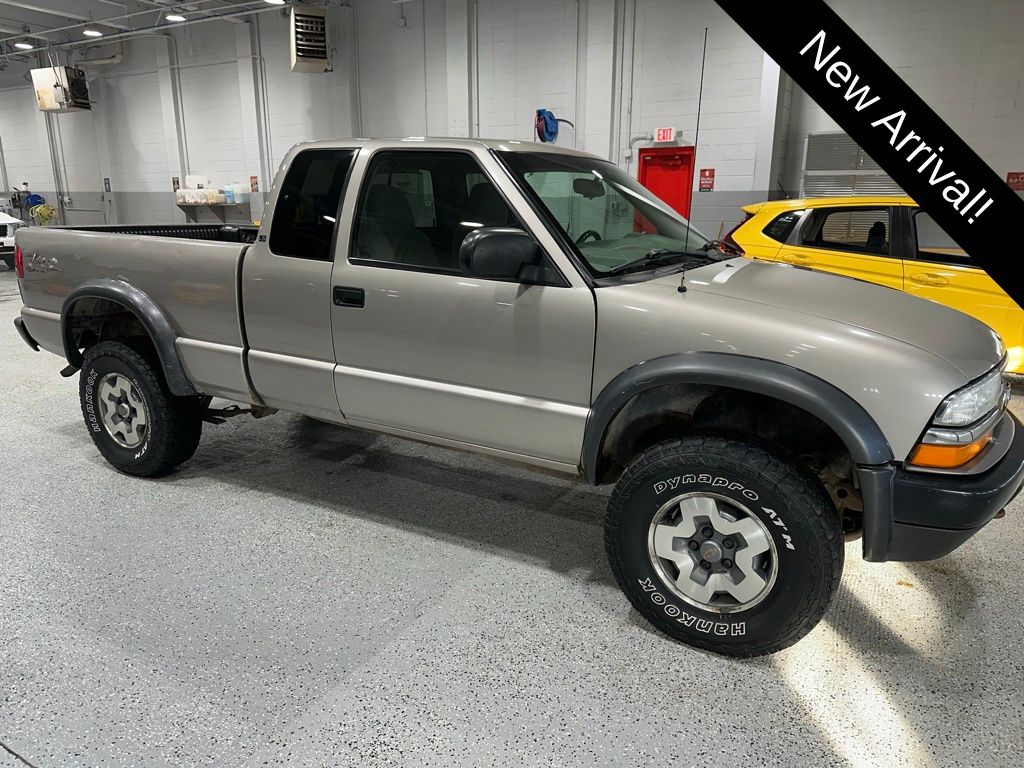 2001 Chevrolet S-10 LS Extended Cab 4WD