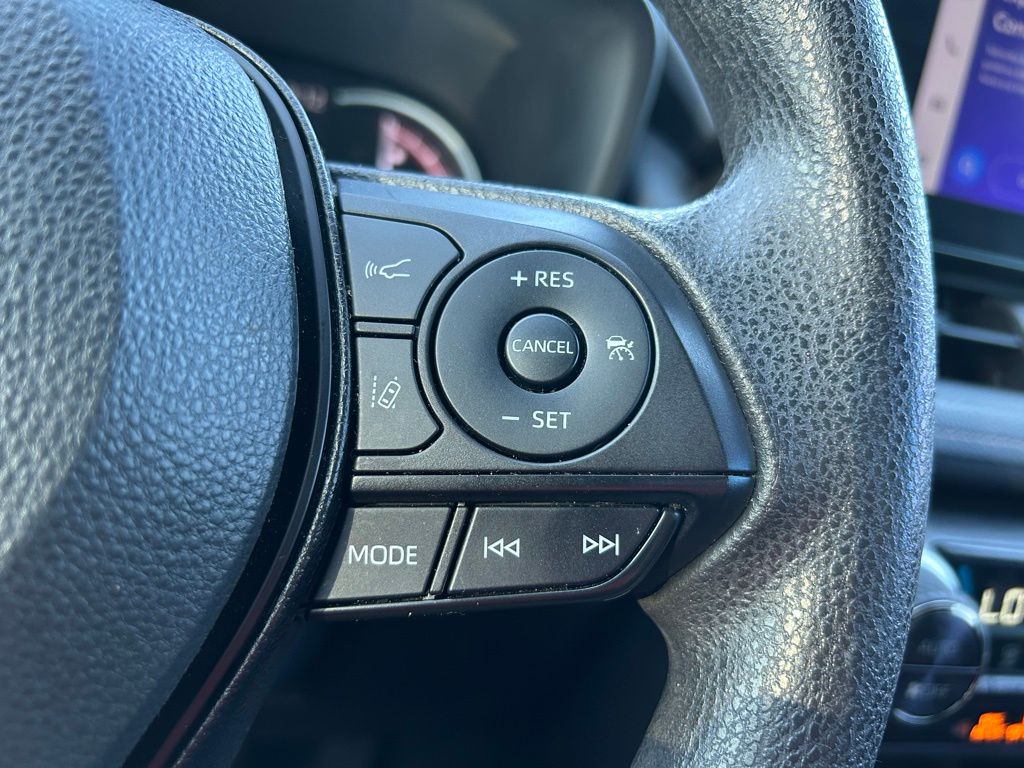 2023 Toyota RAV4 XLE 18