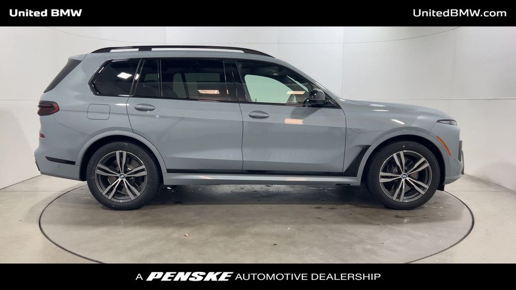 Thumbnail: 2026 BMW X7 - 9