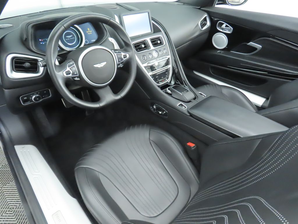 2020 Aston Martin DB11  17