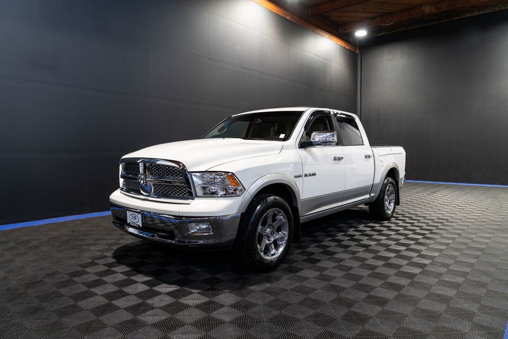 Stone White Clearcoat/Mineral Gray Met CC 2009 Dodge RAM 1500 Laramie Crew Cab 4WD Pickup Truck Four-Wheel Drive 5-Speed Automatic