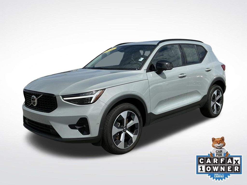 Vapour Gray Metallic 2026 Volvo XC40 SUV / Crossover All-Wheel Drive Automatic