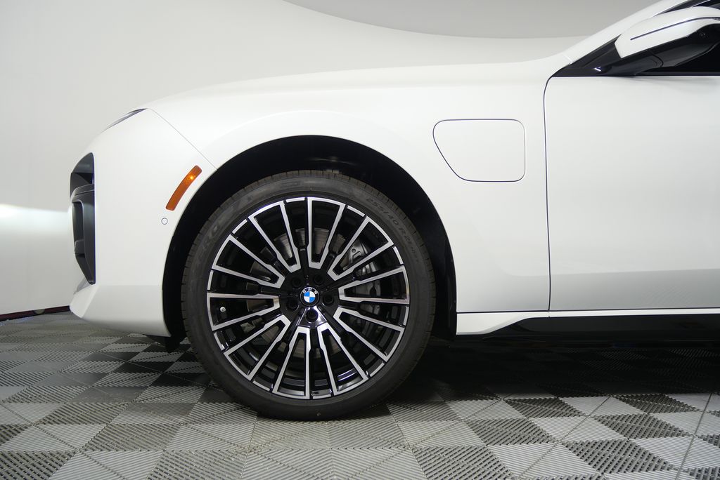 Thumbnail: 2025 BMW 7 Series - 7