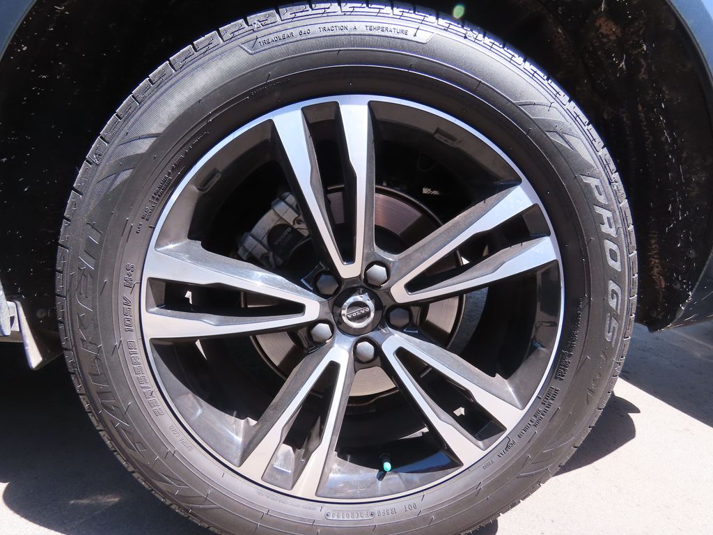 Thumbnail: 2020 Volvo XC60 - 16
