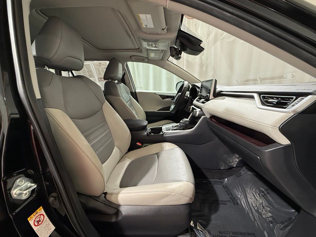 Thumbnail: 2019 Toyota RAV4 - 23