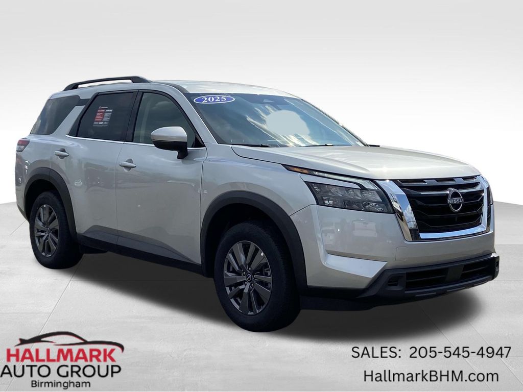 2025 Nissan Pathfinder SV