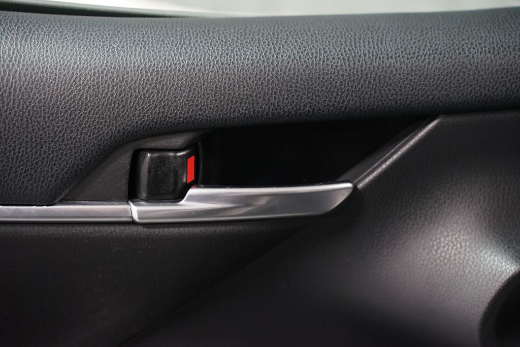 Thumbnail: 2018 Toyota Camry - 29