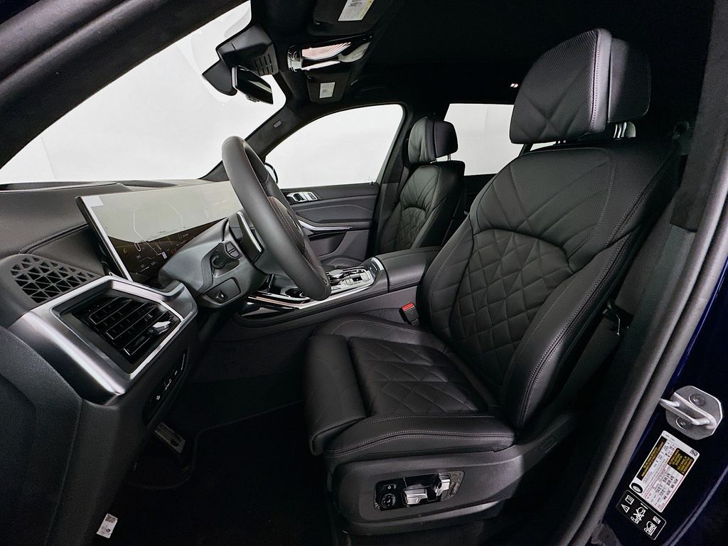 Thumbnail: 2026 BMW X7 - 16