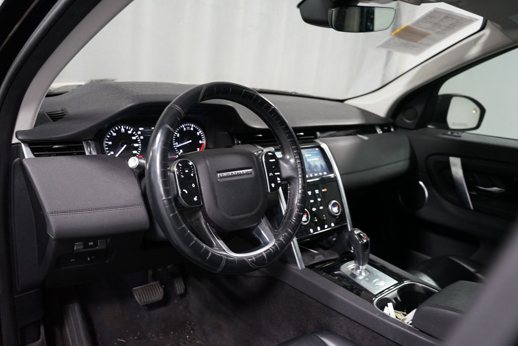 Thumbnail: 2020 Land Rover Discovery Sport - 7