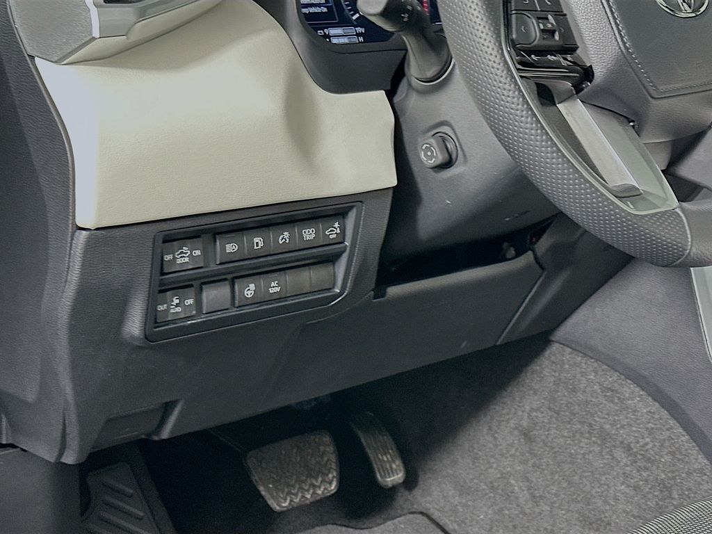 Thumbnail: 2023 Toyota Tundra - 10