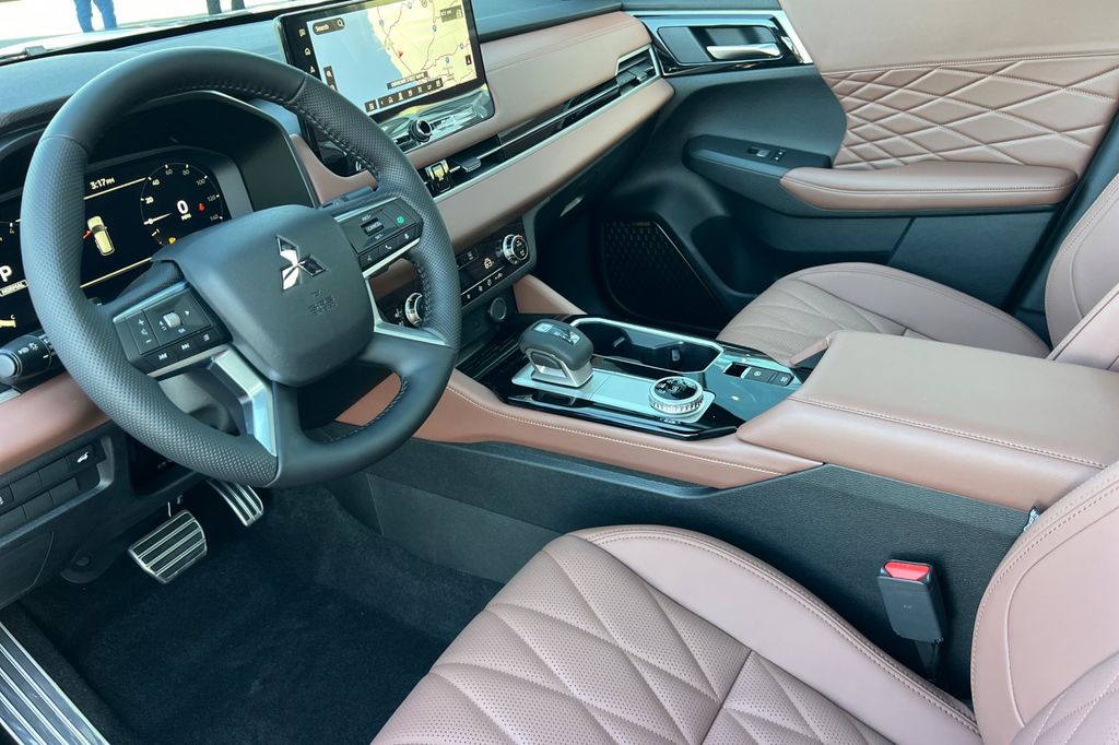 2026 Mitsubishi Outlander SEL - Photo 11