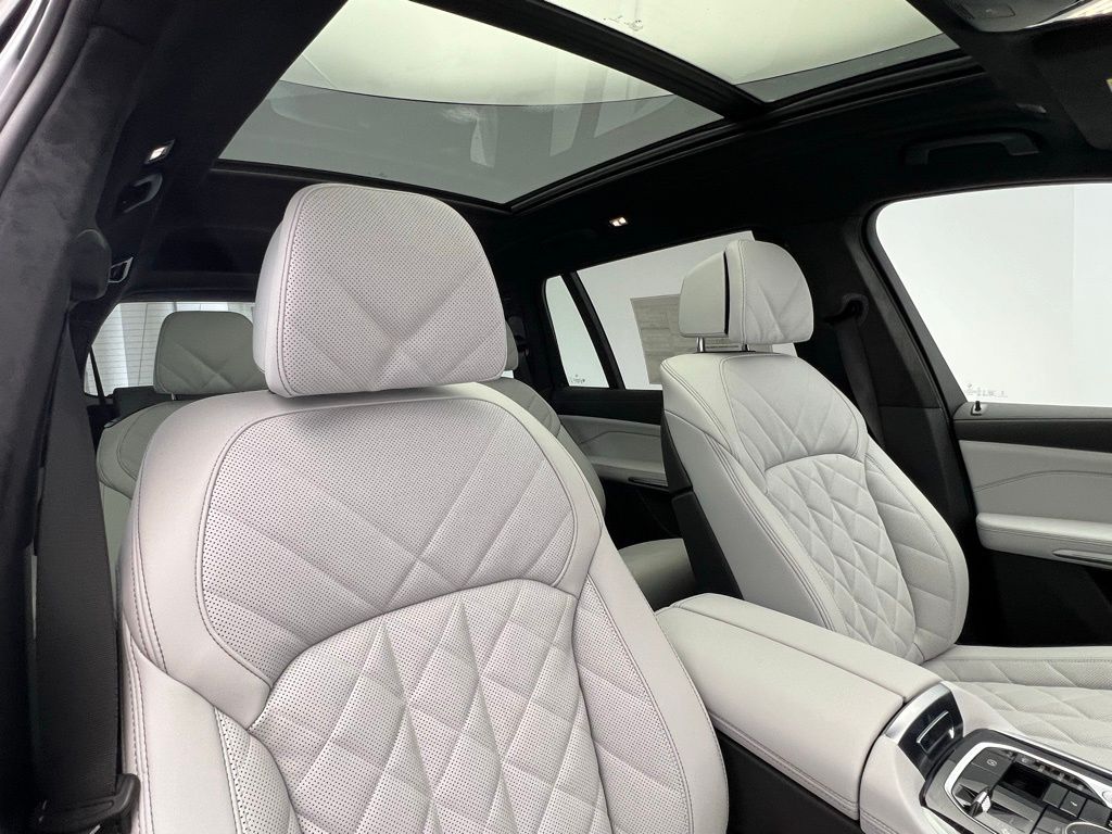 Thumbnail: 2026 BMW X7 - 7