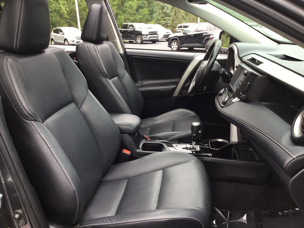 Thumbnail: 2017 Toyota RAV4 - 9