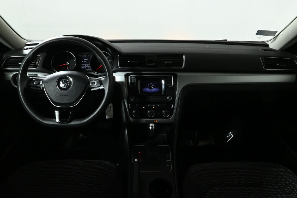 Thumbnail: 2018 Volkswagen Passat - 18