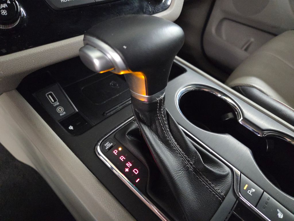 2021 Kia Sedona EX photo 24