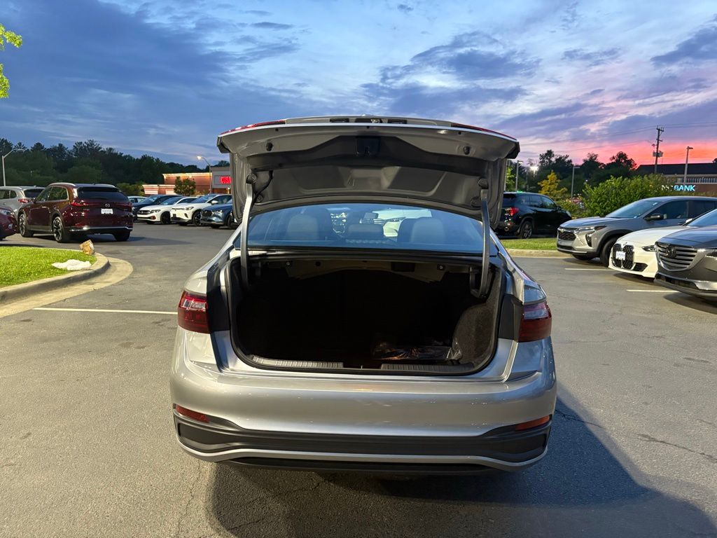 2024 Volkswagen Jetta 1.5T Sport photo