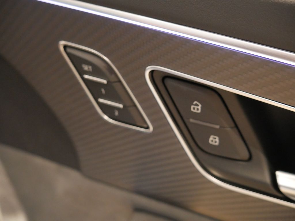 Thumbnail: 2026 Audi RS Q8 - 24