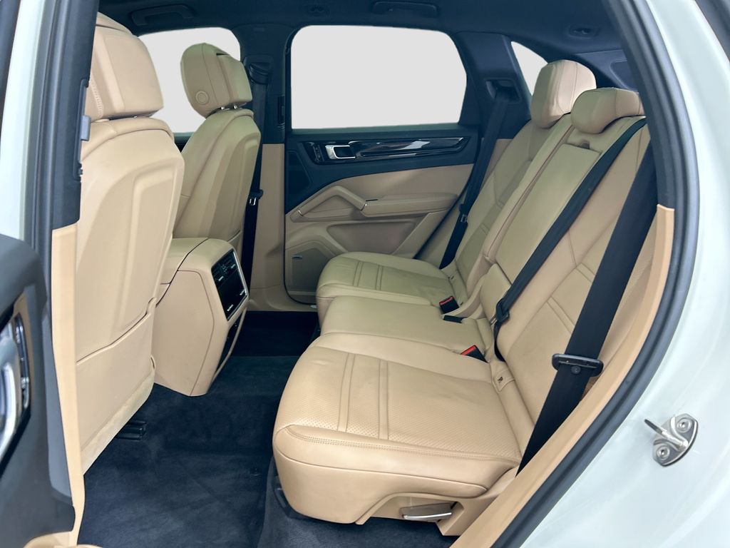 Thumbnail: 2020 Porsche Cayenne - 19