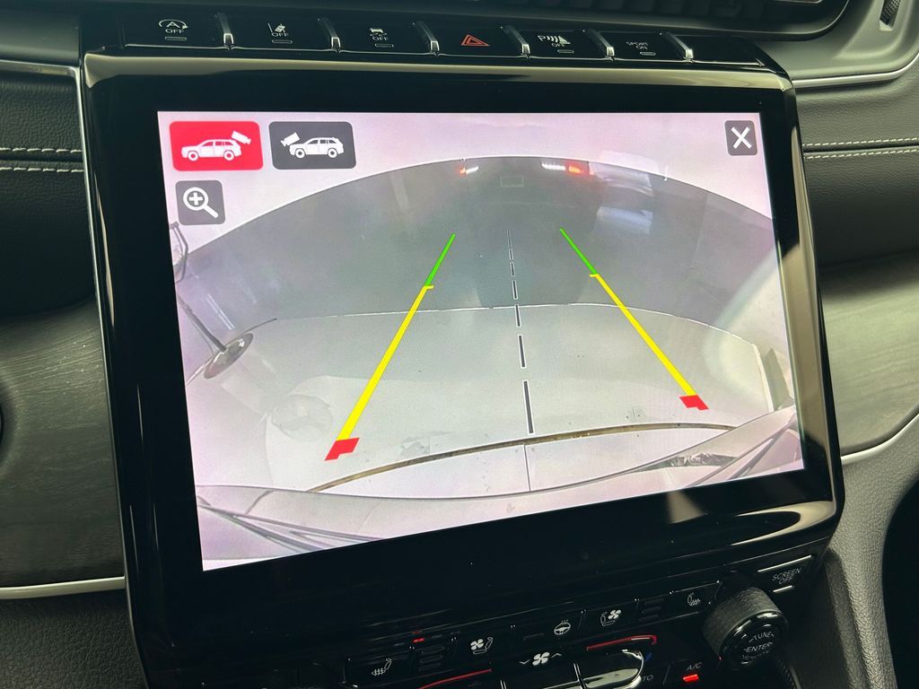 Used 2024 Diamond Black Crystal Pearlcoat Jeep Limited image 20