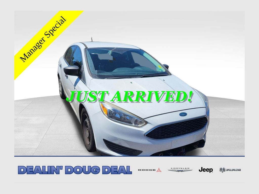 Oxford White 2018 Ford Focus Sedan Front-Wheel Drive 6-Speed Automatic