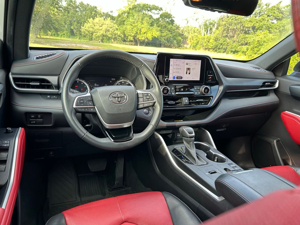 Thumbnail: 2023 Toyota Highlander - 13
