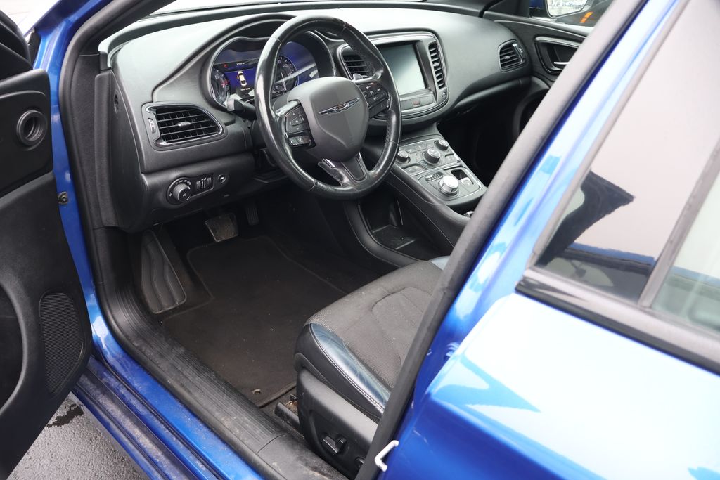 Thumbnail: 2016 Chrysler 200 - 9