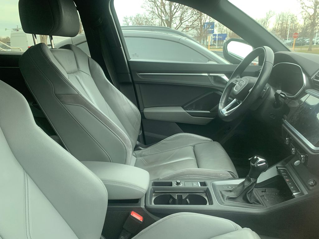 Thumbnail: 2020 Audi Q3 - 11