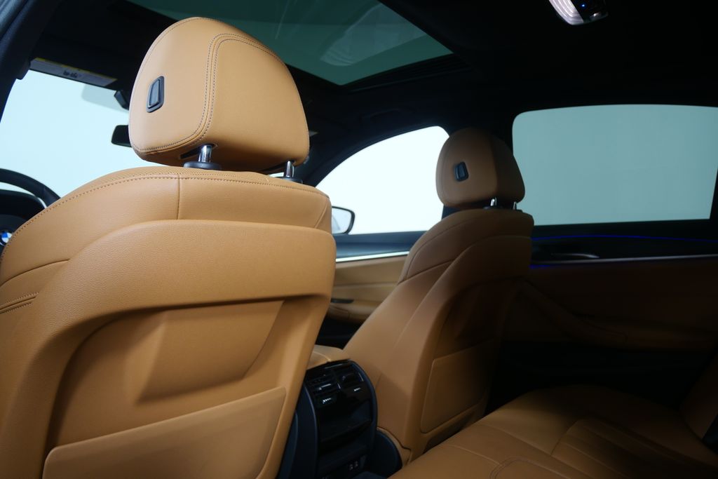 Thumbnail: 2023 BMW 5 Series - 17