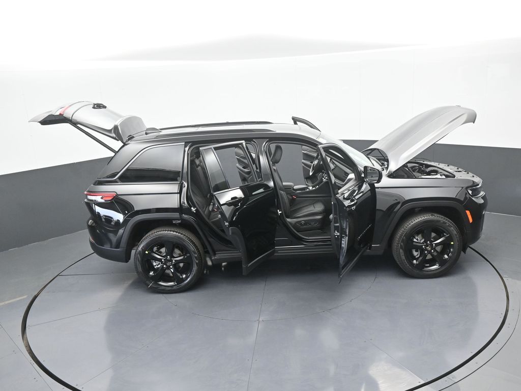 New 2026 Diamond Black Crystal Pearlcoat Jeep Limited image 64
