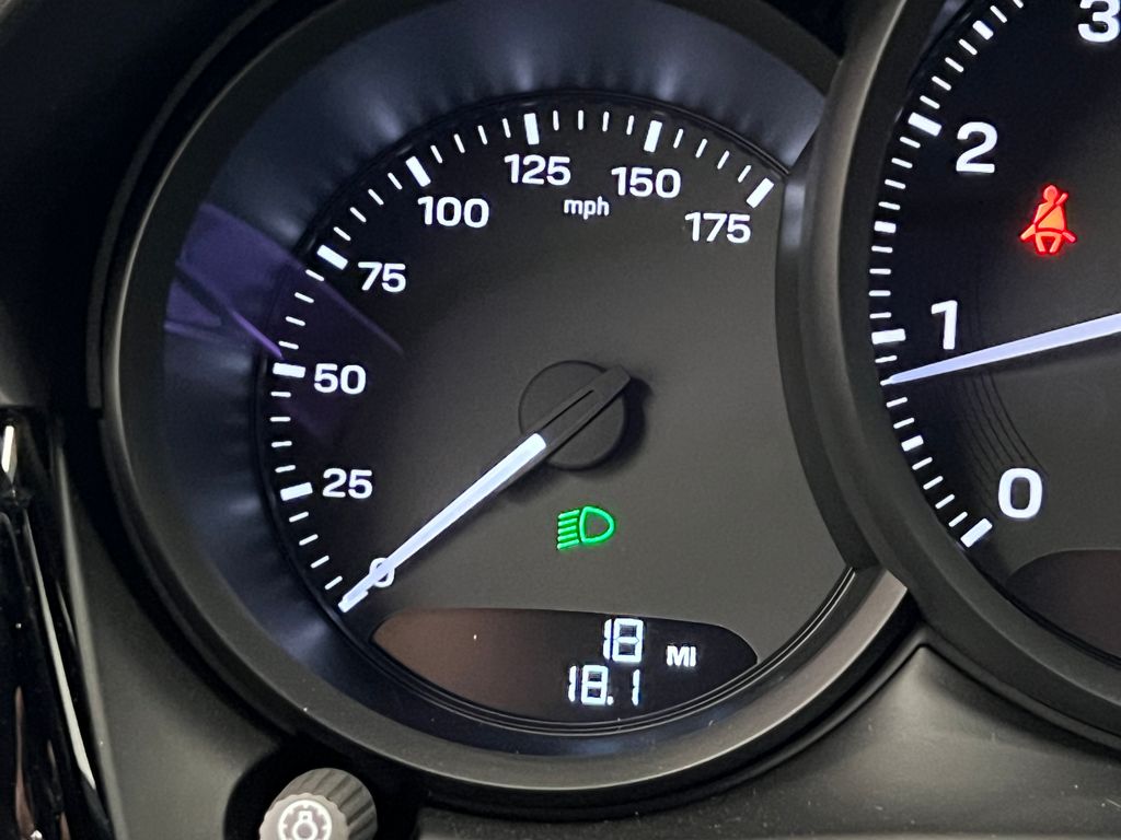 Thumbnail: 2026 Porsche Macan - 17