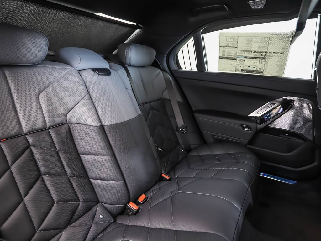 Thumbnail: 2025 BMW 7 Series - 29