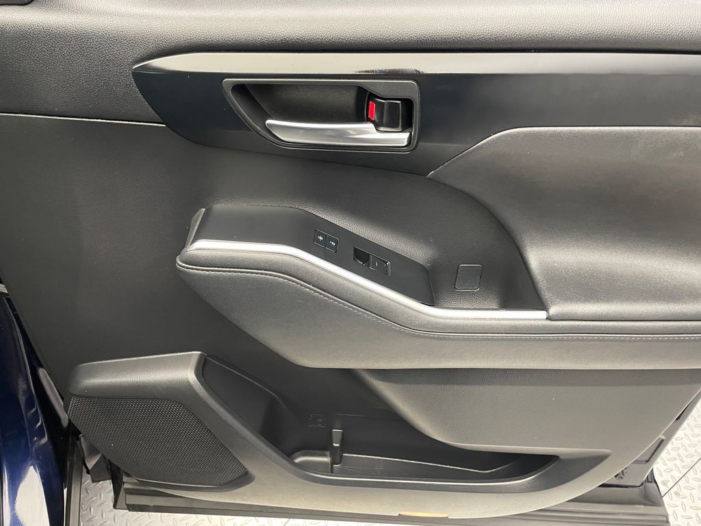 2021 Toyota Highlander XLE 15