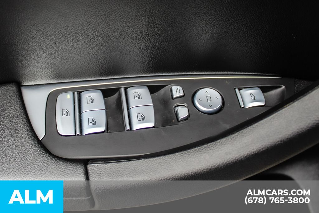 Used 2024 Gray BMW xDrive30i image 38