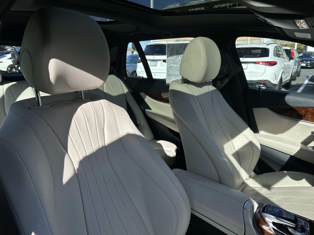 Thumbnail: 2019 Mercedes-Benz E-Class - 23