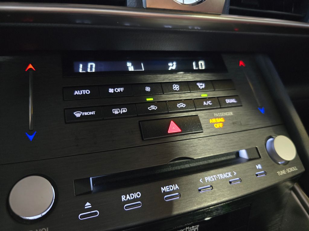 Thumbnail: 2019 Lexus IS - 22