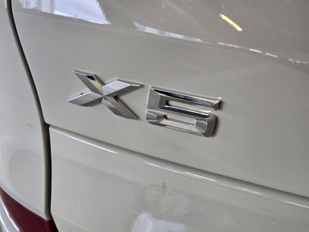 Used 2026 White BMW sDrive40i image 6