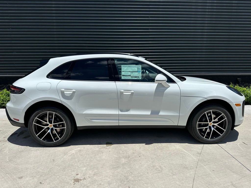 Thumbnail: 2025 Porsche Macan - 8