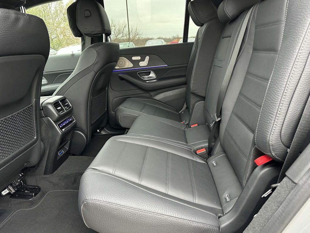 2025 Mercedes-Benz GLS 580 20