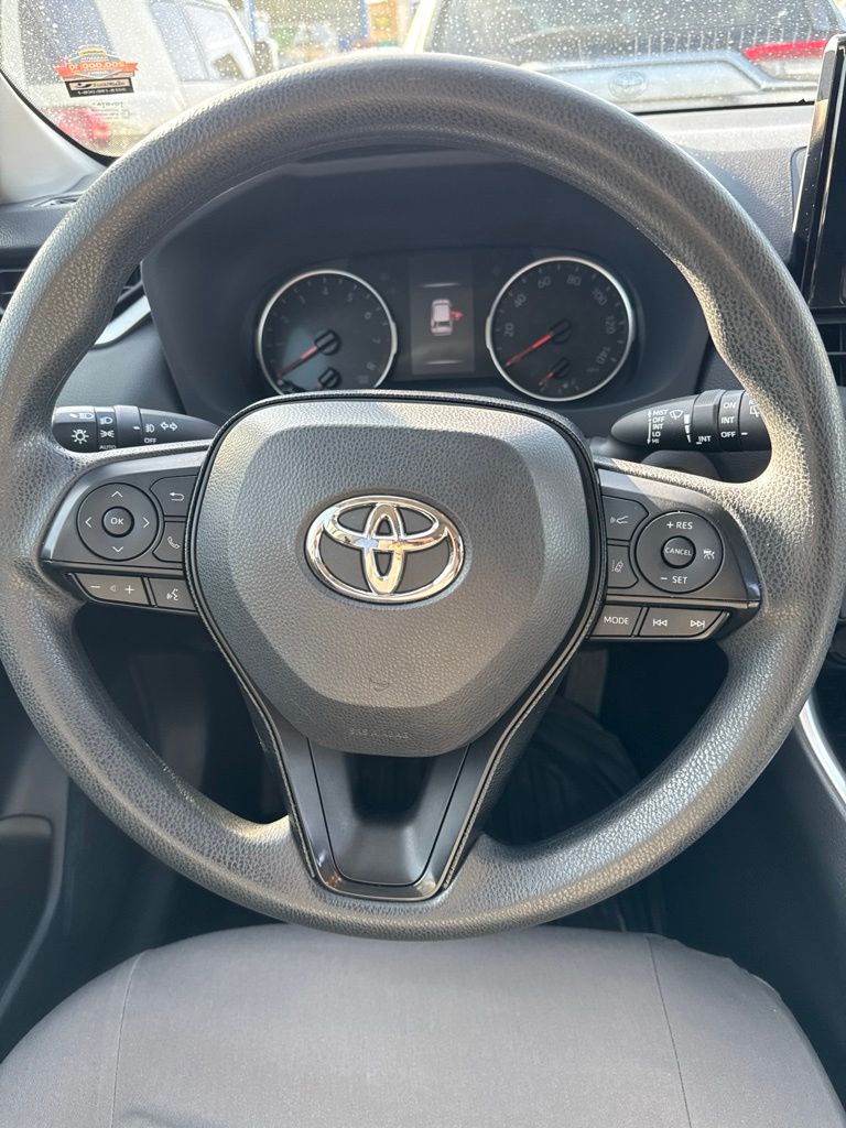 Thumbnail: 2019 Toyota RAV4 - 11