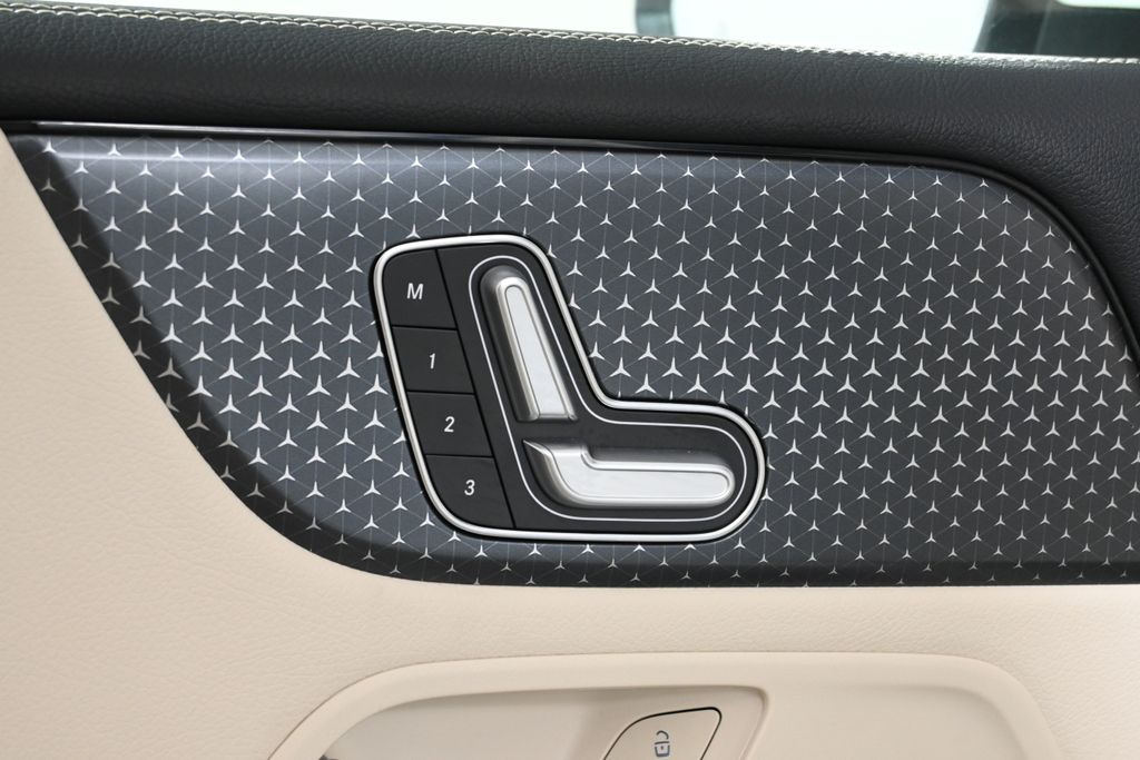 Thumbnail: 2025 Mercedes-Benz GLB - 29